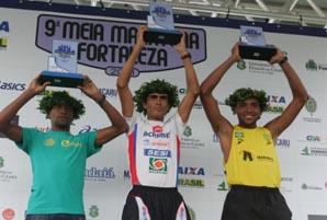 O pernambucano Marcos Antônio chegou ao bi-campeonato da Meia Maratona de Fortaleza com o tempo de 1 hora 08 minutos e 27 segundos / Foto: Divulgação